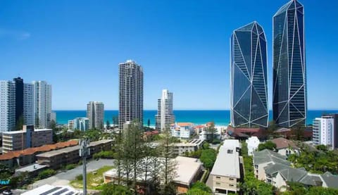 New Modern Deco' Apartment, With View, Pool, Spa and Sauna Apartment in Surfers Paradise