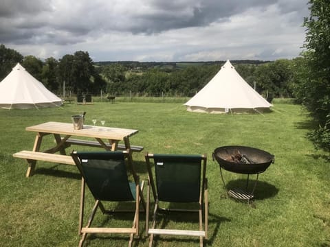 Home Farm Radnage Glamping Bell Tent 7, with Log Burner and Fire Pit Tienda de lujo in Wycombe District