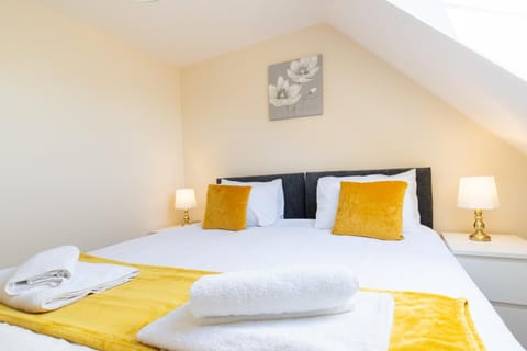 Velvet 1-bedroom penthouse, Clockhouse, Hoddesdon Apartment in East Hertfordshire District