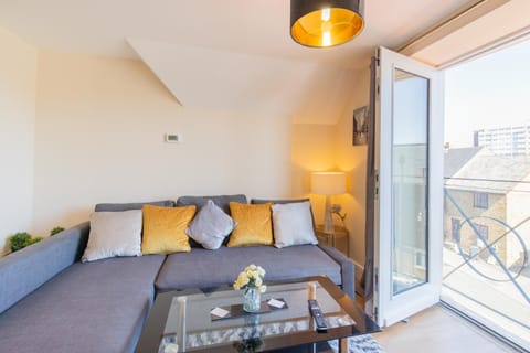 Velvet 1-bedroom penthouse, Clockhouse, Hoddesdon Apartment in East Hertfordshire District