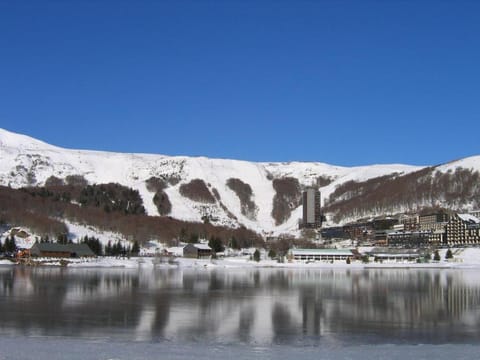 Les Gentianes n°8 - Studio en centre de station. Vue sur les pistes. Apartment in Besse-et-Saint-Anastaise