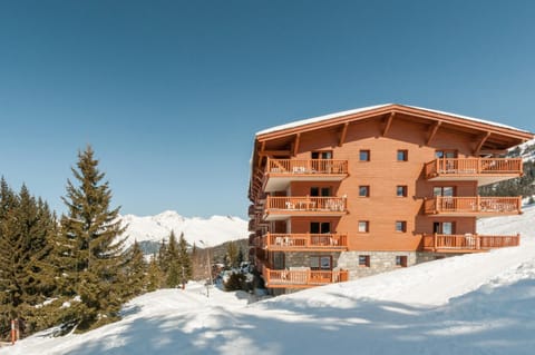 Property building, Day, Natural landscape, Winter, Mountain view