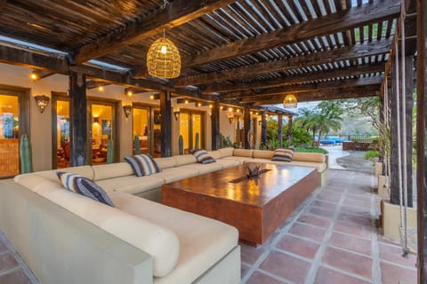 Villa Vida Cabo - Authentic Spacious Ocean View Near Beach & Town Villa in Baja California Sur