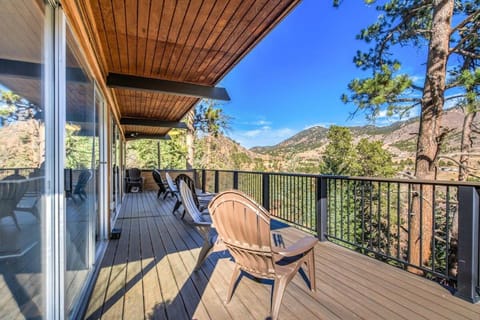 4BR Cabin Mountain Views with Fireplace Casa in Cascade-Chipita Park