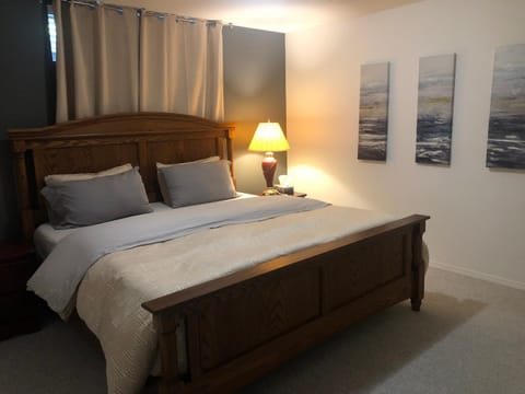 Licensed spacious basement suite with two king size beds House in Chilliwack