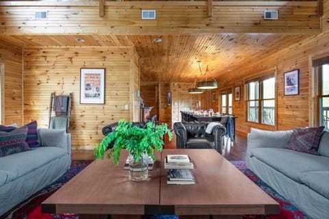 Hickory Ridge by AvantStay Incredible Private Elevated Cabin Sleeps 20 Maison in Gatlinburg