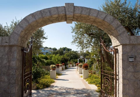 Property building, Facade/entrance, Garden