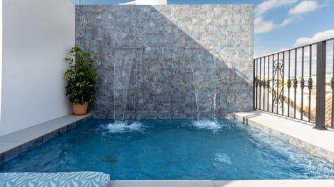 Balcony/Terrace, Swimming pool