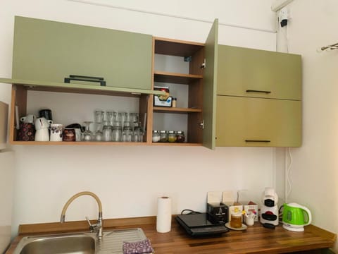 Coffee/tea facilities, Kitchen or kitchenette