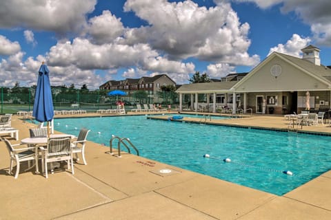 Lewes Condo with Pool Access 3 Mi to the Beach! Apartment in Sussex County