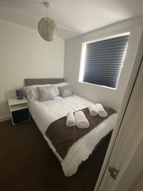 Spacious 1 Bedroom Apartment with free parking Condo in Walsall
