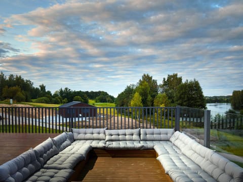 Balcony/Terrace, Seating area, Lake view