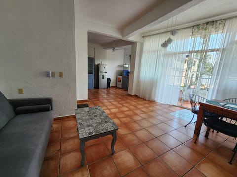 1 BR APT with AC , TV , wi-fi near DT and beach Apartment in Zihuatanejo