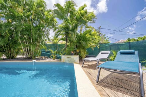 Villa Belvi 3 chambres, déco moderne, piscine chauffée, plage à 10 minutes, excellent rapport qualité prix Villa in Le Diamant