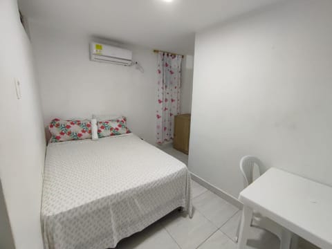 Bed, Photo of the whole room, air conditioner