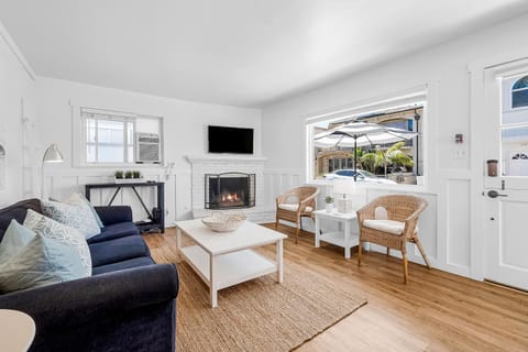 Newport Coastal Charm House in Balboa Peninsula