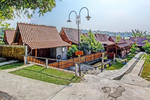 Property building, Facade/entrance, Garden