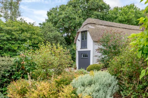 Little Thatch Lovely 2-Bed Near Weymouth House in Weymouth