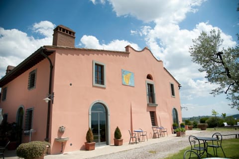 Facade/entrance, On site, Garden view, Landmark view