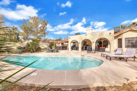 Patio, Pool view, Swimming pool, sunbed