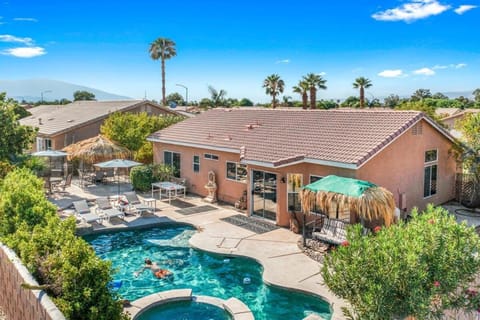 Desert Oasis - Pool & Jacuzzi - S2 House in Indio