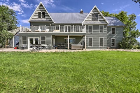 Fruita Victorian Home with Hot Tub and Mountains! House in Fruita