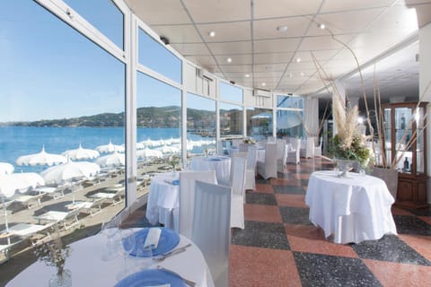 Restaurant/places to eat, Sea view