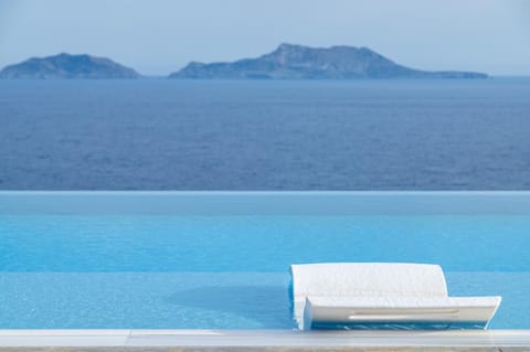 Seafront elegant villa, with infinity pool & devine views! Villa in Crete