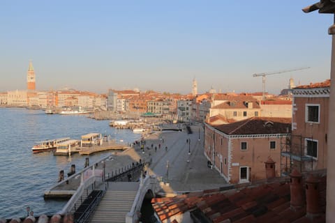 Nearby landmark, Neighbourhood, City view, Landmark view