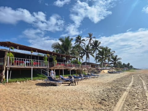 Happy Shack Beach And Wooden Huts Resort in Benaulim