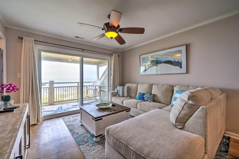 Beachfront Condo with Unobstructed Ocean Views! Condominio in Caswell Beach