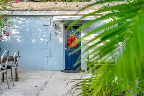 Lovely 2BR Cottage Apartment in West Palm Beach