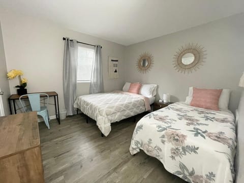 Rad Retreat - Pet Friendly - King Bed - Long Term Stays Apartment in Durham