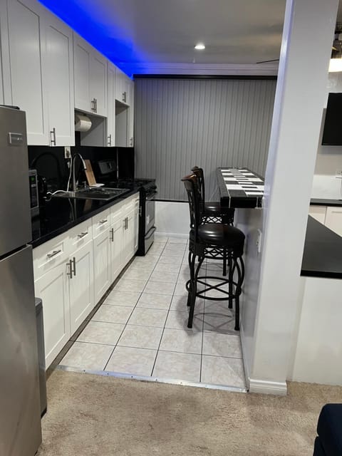 Amazing 1bd apartment with big office Apartment in Culver City
