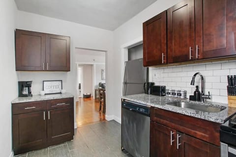 Modern and Stylish 3BR Apartment in Rogers Park - Lunt 3N Eigentumswohnung in Rogers Park