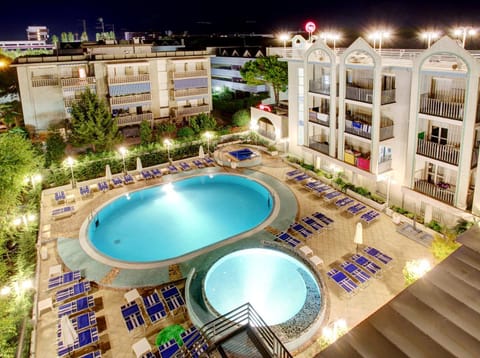 Hot Tub, Swimming pool