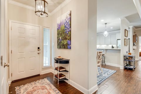 Gorgeous College Station Townhome with Patio! House in College Station