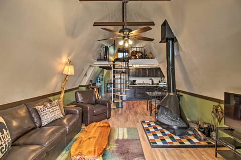 Cozy A-Frame Cabin in Overgaard Pets Welcome House in Heber-Overgaard