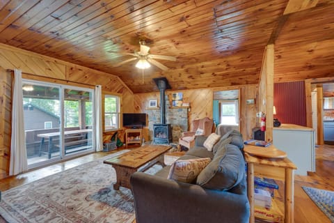 Rustic Cabin Retreat on Rangeley Lake! Casa in Rangeley Lake