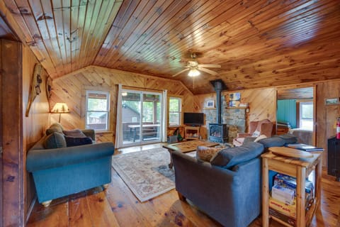 Rustic Cabin Retreat on Rangeley Lake! House in Rangeley Lake
