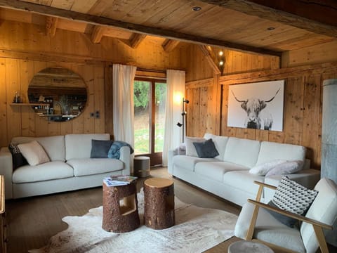 Chalet Authentique au Calme - 2 Appartements, PARKING, WIFI - FR-1-679-3 Chalet in Montriond