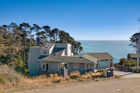 Seaflower Cove: Spacious 4bd waterfront retreat House in Gualala