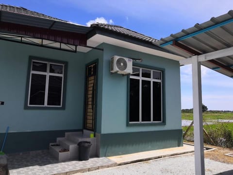 UMMI'S Homestay Besut Casa in Besut