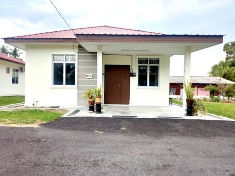Aliza's House Homestay PD Mini Bungalow House in Port Dickson