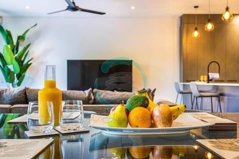 ZEN ARCTIC Luxury 2-Story T/House + Pool & Markets Apartment in Darwin