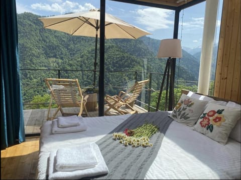 Day, Natural landscape, Living room, Seating area, Garden view, Mountain view