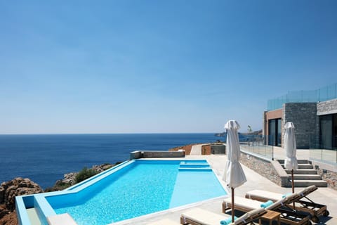 Seafront luxury villa with infinity pool & devine views! Villa in Crete