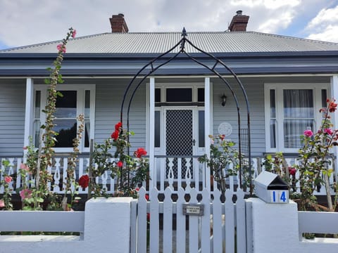Property building, Spring, Day, Garden, Garden view