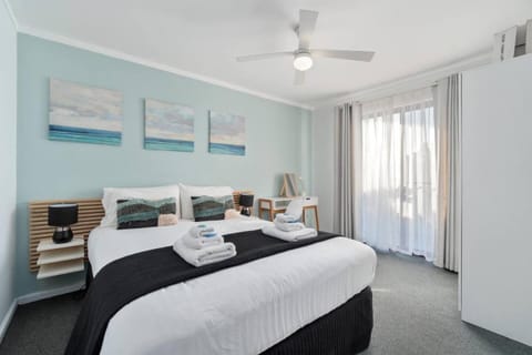 Chic 2 Bed Apartment On Scarborough Beach Haus in Perth