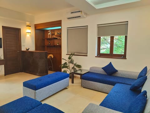 Living room, Seating area, air conditioner